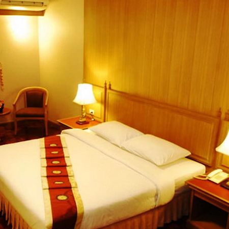 Silom Village Inn Bangkok Dış mekan fotoğraf