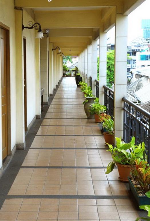 Silom Village Inn Bangkok Dış mekan fotoğraf