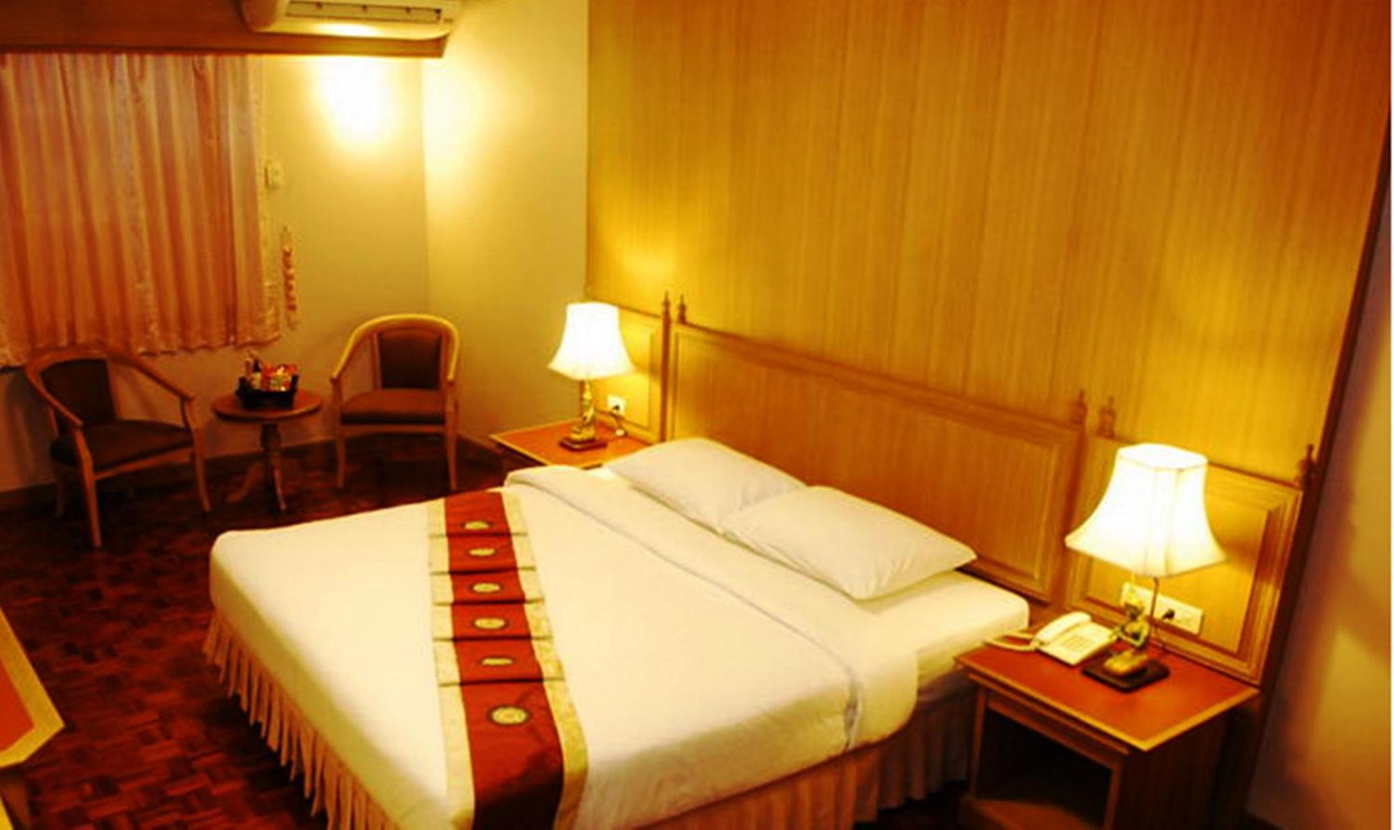 Silom Village Inn Bangkok Dış mekan fotoğraf