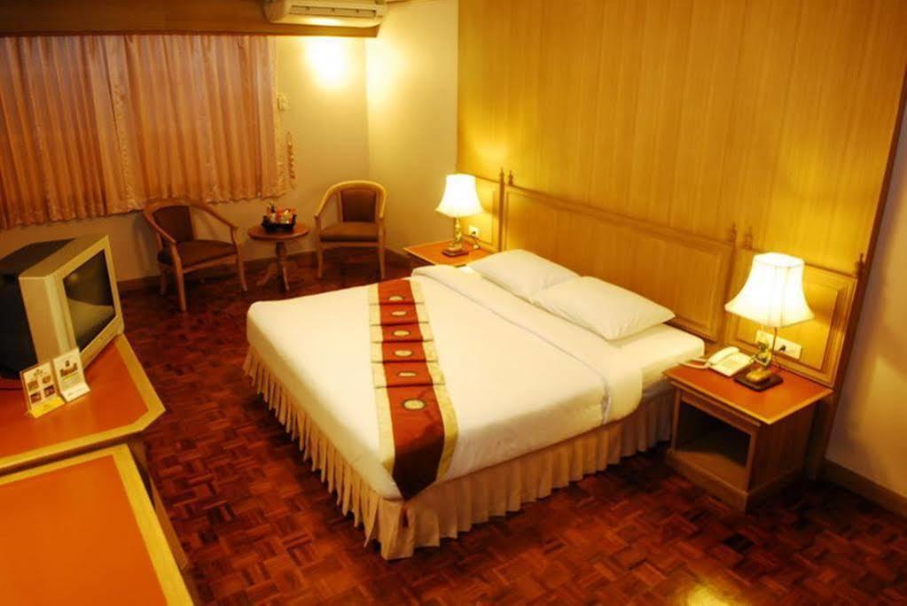 Silom Village Inn Bangkok Dış mekan fotoğraf