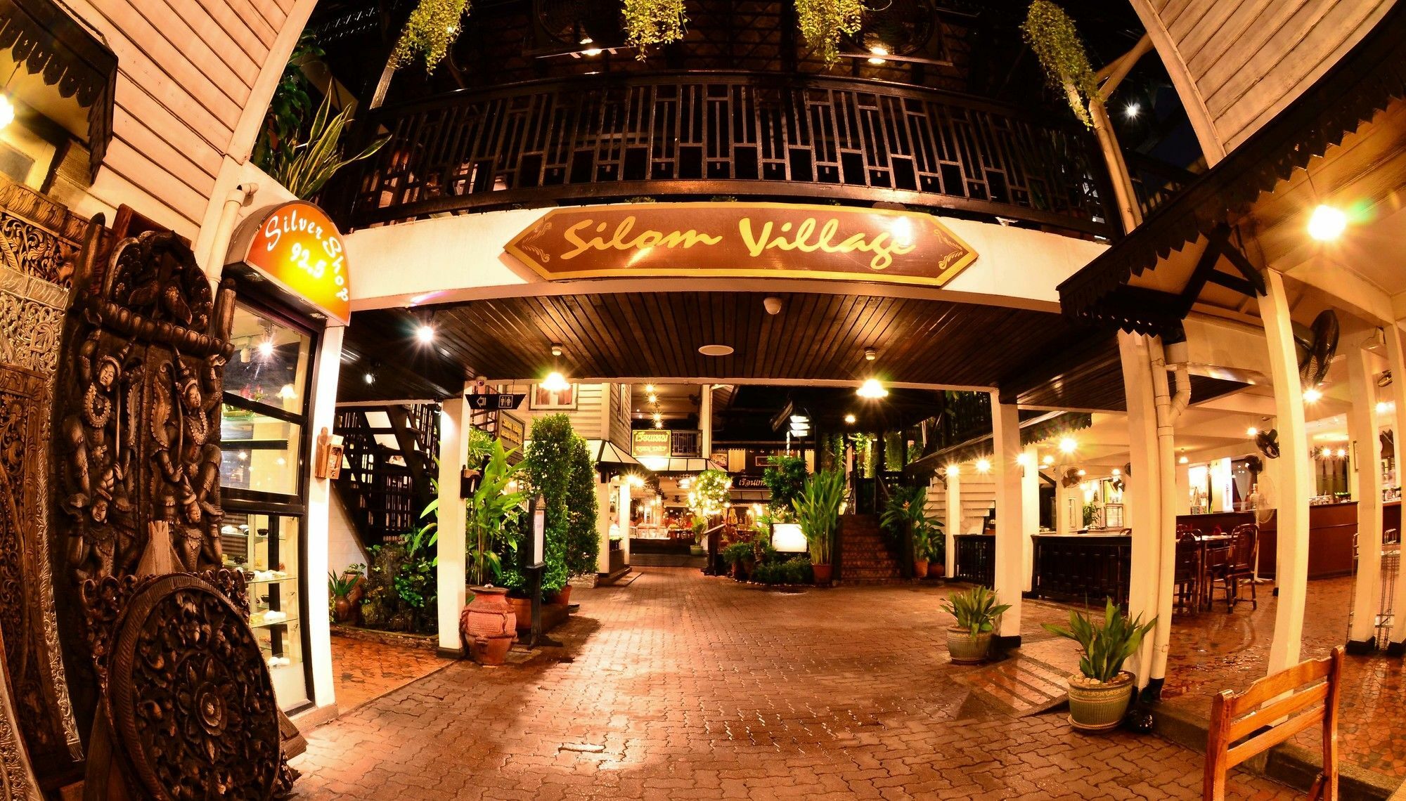 Silom Village Inn Bangkok Dış mekan fotoğraf